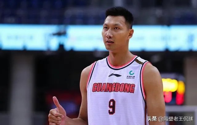 想红想疯了！那个发文鼓励首钢队员废掉阿联的记者是什么来历？