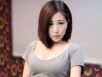 最美台球女裁判吕帅希，三围完胜柳岩，直言以后想生4个孩子，你怎么看？