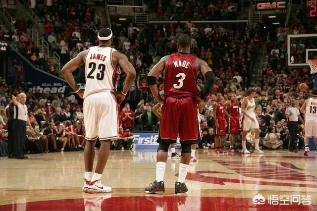 湖人生涯首次缺阵的詹姆斯在家看起了韦德和猛龙队的比赛直播，对此你怎么看？