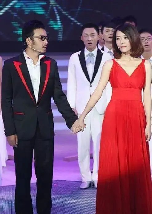 汪涵妻子疑成老赖？被强制执行标14w，曾被闺蜜骗走788万，你怎么看？