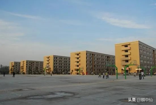 南充职业技术学院好还是成都文理学院好？