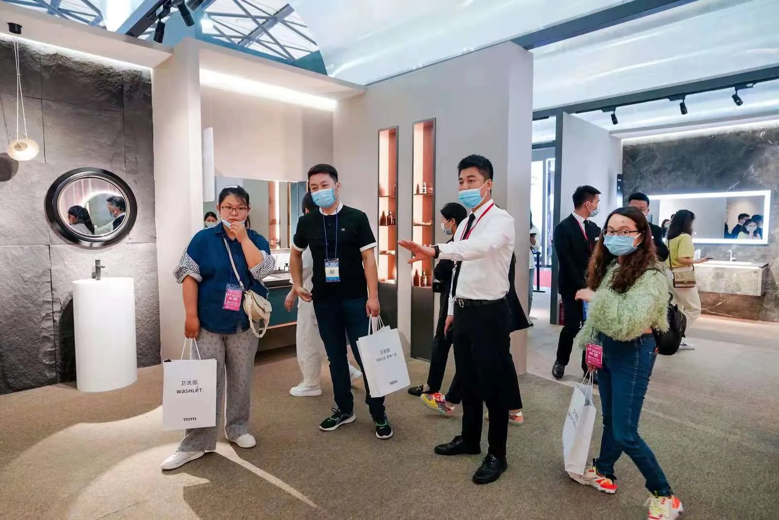 富兰克亮相2021上海厨卫展：一场光与影的奇幻之旅