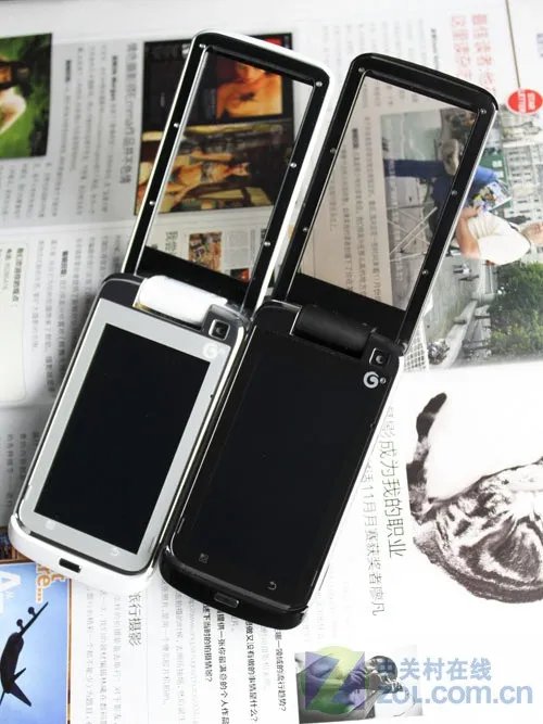 双屏触控明系旗舰 黑白摩托罗拉MT810图赏