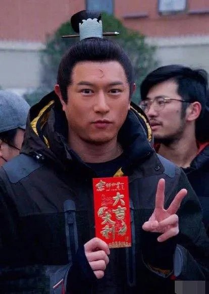 从帅到没朋友到丑到没朋友，那些发福的男星经历了什么？