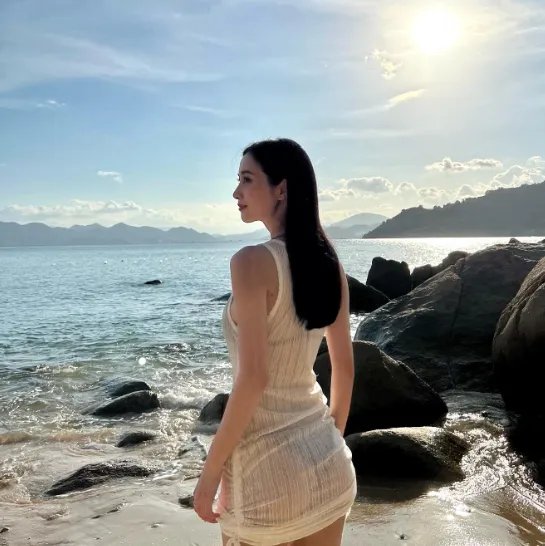 身材火辣！越南奶茶妹junvu95颜值神似Angelababy！