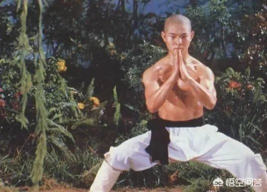 小时候武打古装电影很多，现在却很少，你看过最经典的武打电影有哪些？