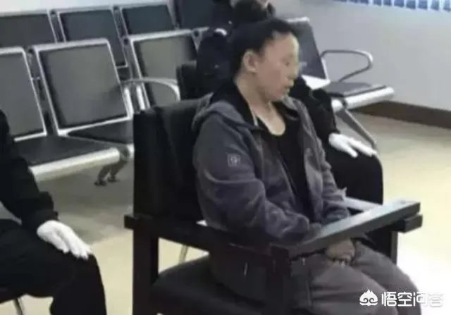 下车开车门“撞死”骑车者，女乘车人被判一年，这事你怎么看？