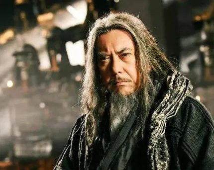 范增为什么不愿意离开项羽 项羽为何对他如此信任