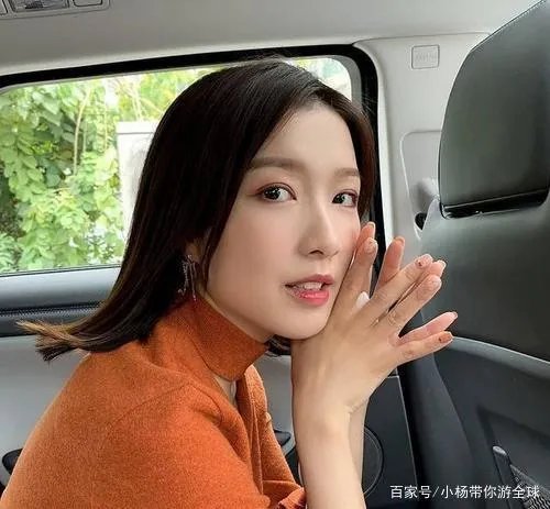 李泽楷新欢晒外景自夸我家好美，力证高级公寓不逊梁洛施豪宅。你怎么看？