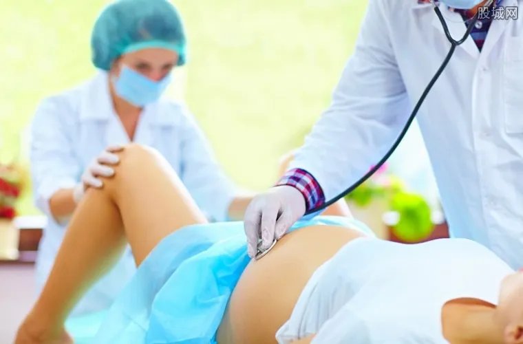 女生学校操场产子 去医院生孩子需要花费多少钱