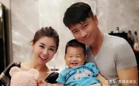 王雷和李小萌相恋七年，大学浪漫求婚，低调的明星夫妻你怎么看？