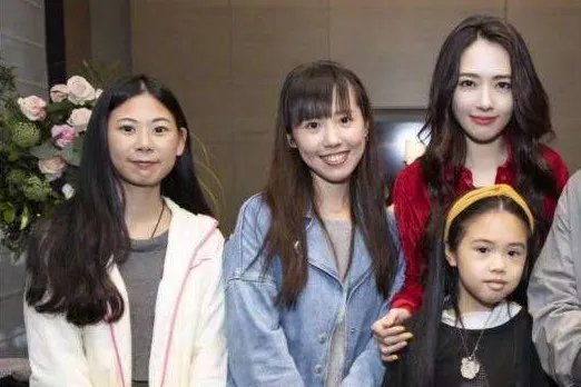 郭碧婷妹妹曝光，美貌竟不输姐姐？