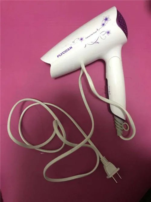 吹风机的功率一般多大