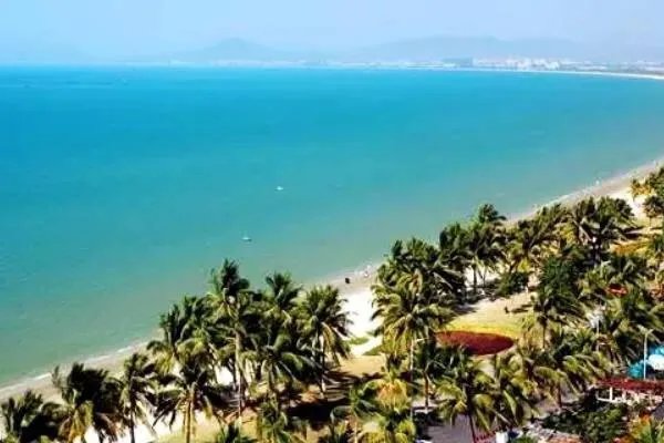 三亚湾和亚龙湾，哪个更好一些？