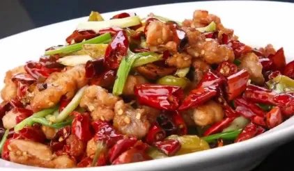 辣子鸡块是什么地方的菜？属于哪个菜系？具体的做法是什么？