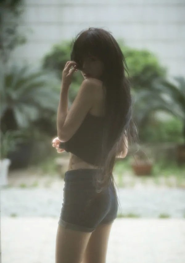 南笙姑娘《男人装》大尺度写真 性感唯美露酥胸