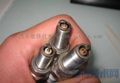 火花塞怎么清洗？火花塞多久清洗一次