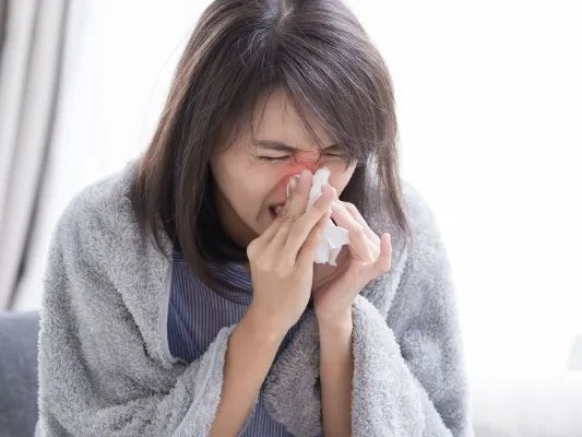 打喷嚏流眼泪流鼻涕的原因