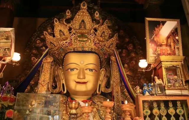 大弥勒佛像在哪？