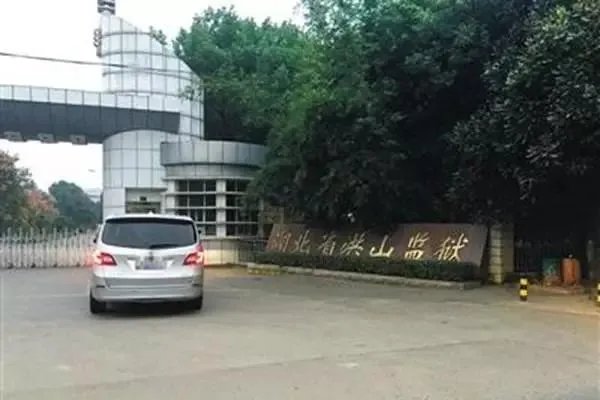 如何评价集“首富”与“首骗”于一身的牟其中？