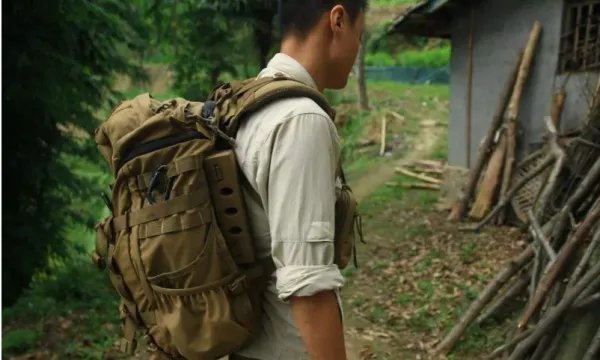 瑞士军刀双肩包跟牛津大学双肩包比