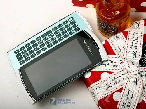 S60侧滑新机 索尼爱立信U8i行货版上市