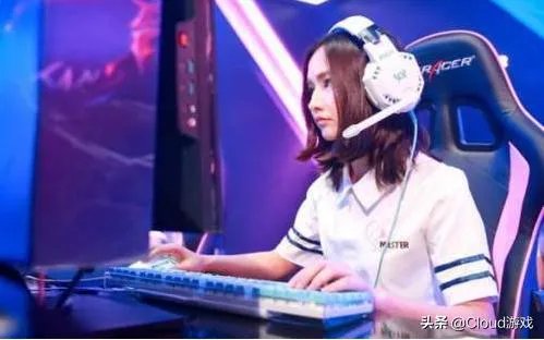 LOL：游戏女主播Miss登上知名杂志，却被网友嘲讽过气炒作，你怎么看？
