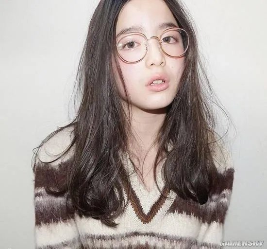 笑容甜美惹人爱 13岁日法混血模特萌照逆天了