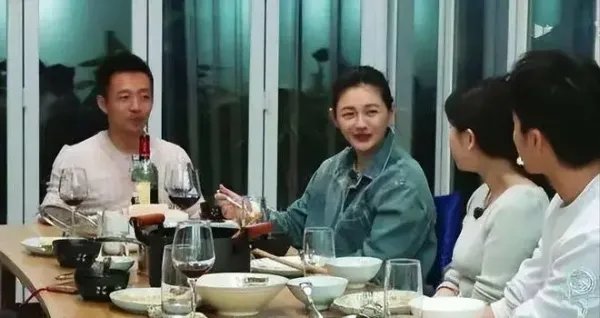 网友曝汪小菲与张颖颖亲密照，张兰母子现分歧，“婚内情”的事情实锤了吗？