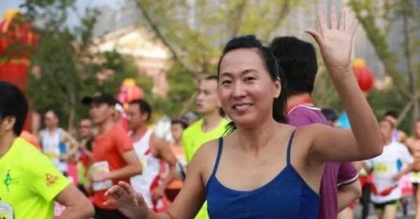 田径女神王军霞现状如何？