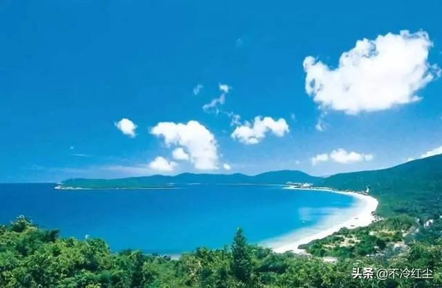 三亚湾和亚龙湾，哪个更好一些？