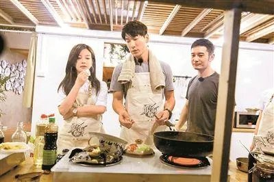 中餐厅里周冬雨走了吗？还回来吗？