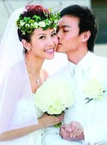 张晋晒帅气自拍照爱妻抢镜  模范夫妻合体秀恩爱