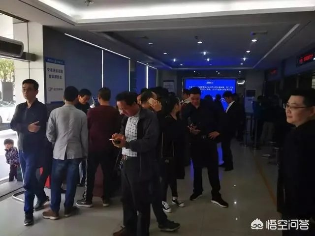 驾照销分新规存误读，郑州交警服务厅遭挤爆，你怎么看？