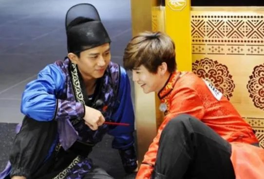 邓超向谁借钱？