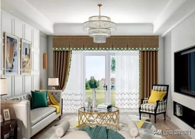 家具是胡桃色，沙发是浅灰色加孔雀蓝，请问该怎么选窗帘？