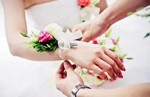 婚礼上适合新娘唱的歌推荐  结婚新娘入场唱什么歌