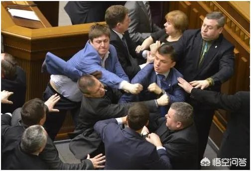 乌克兰议会为什么要罢免“外长”普里斯泰科，他不是泽连斯基任命的？