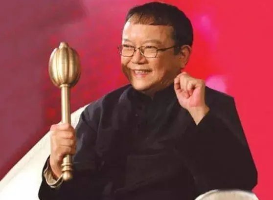 王刚首次回应砸宝事件,砸宝的真相是什么?真品还是赝品?