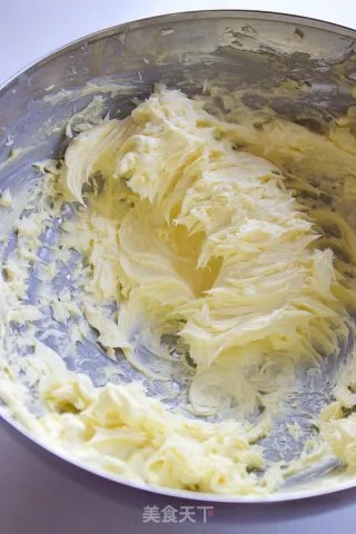 【红茶白巧克力慕斯派】