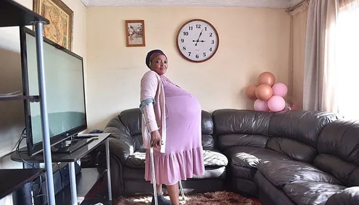 自称生十胞胎女子被送入精神病院是怎么回事