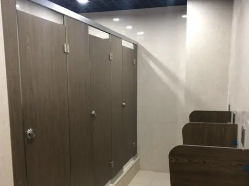 公共卫生间隔断材料有哪些