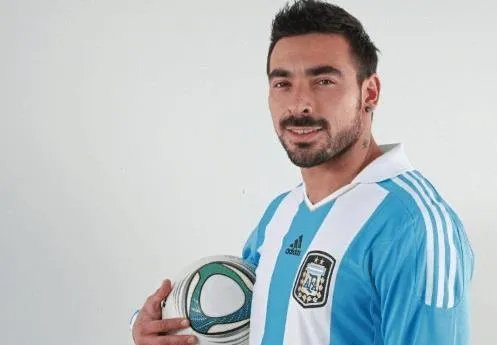 当今足坛，有哪些现役的矮个中锋？