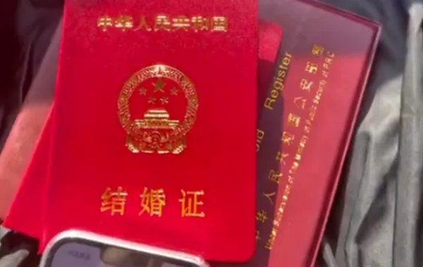 女子剖腹产出月子后首先办离婚，女子在月子内遭遇了什么？