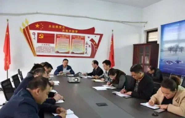 群众路线的哲学内涵是什么？