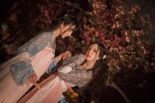 花非花白居易主要写了什么