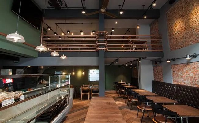 用红砖、钢管打造帅气咖啡厅