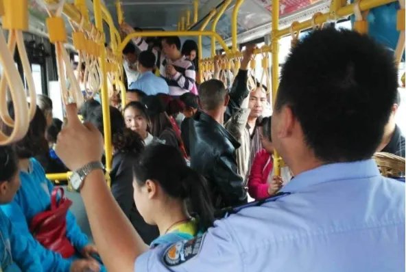 女子公交车上手机被偷，司机直接开去派出所，这样做的好处是什么？