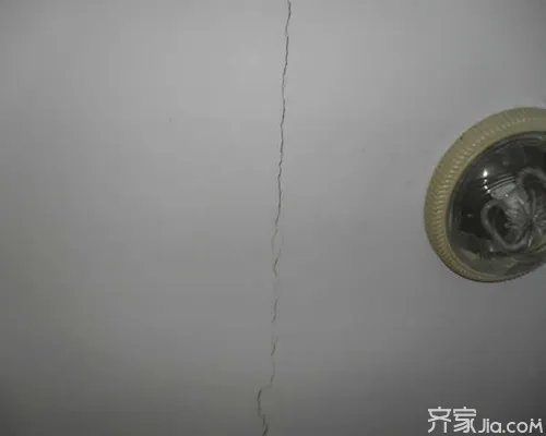 墙面裂缝怎么处理 墙体裂缝产生的原因及处理方案