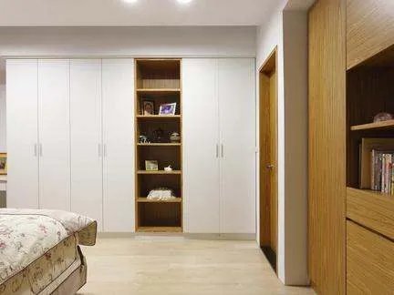 卧室衣柜怎样摆放图片